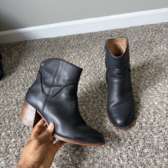 UGG Women’s Black Annie Leather Chunky Block Heel Boots Size 10 Ankle Zip - Picture 1 of 12
